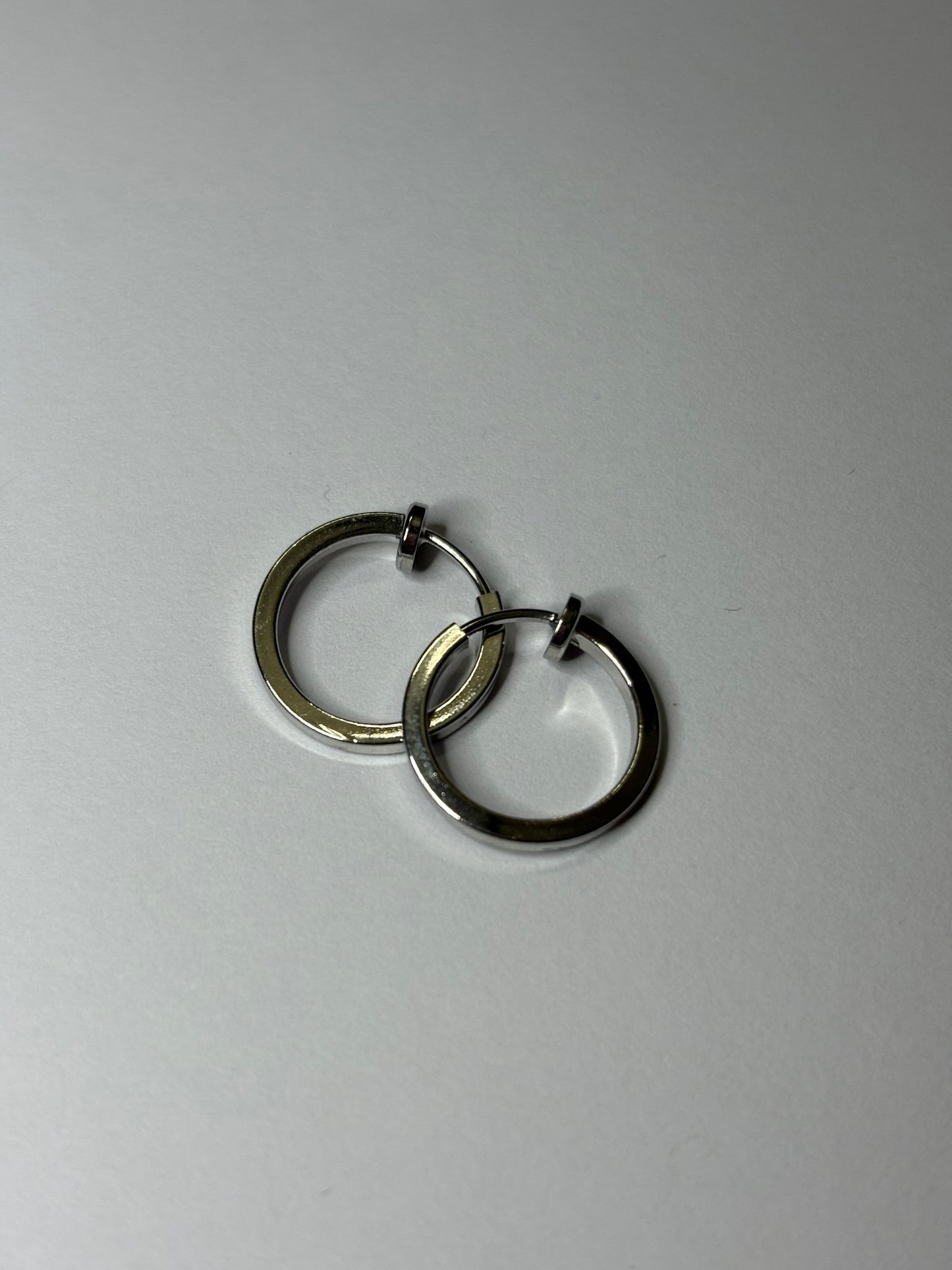 Non- piercing earrings