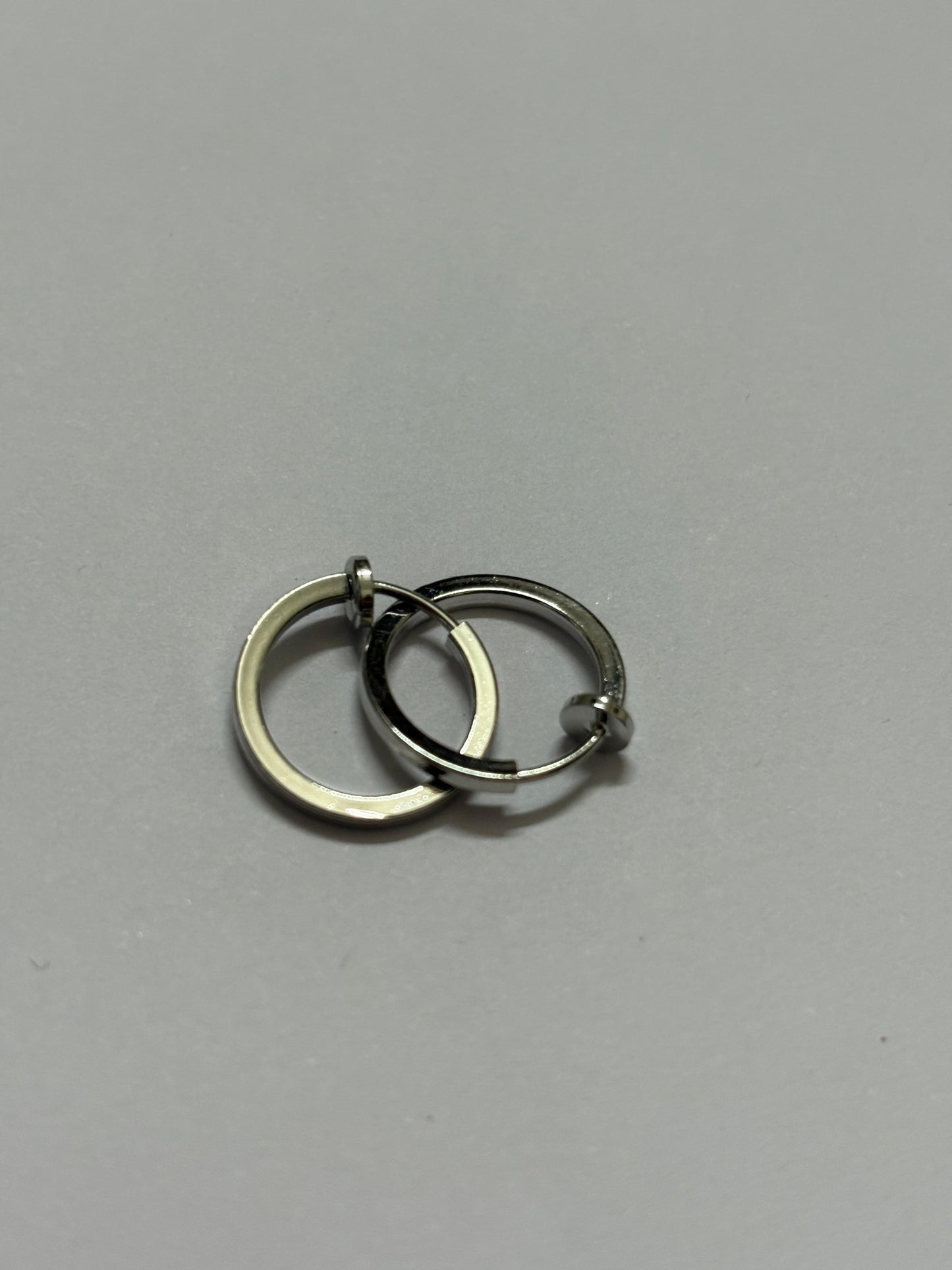 Non- piercing earrings